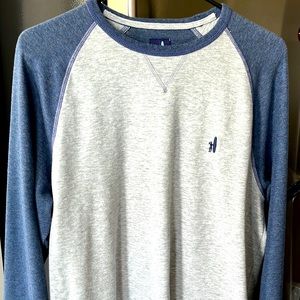 Medium Johnnnie-O sweatshirt